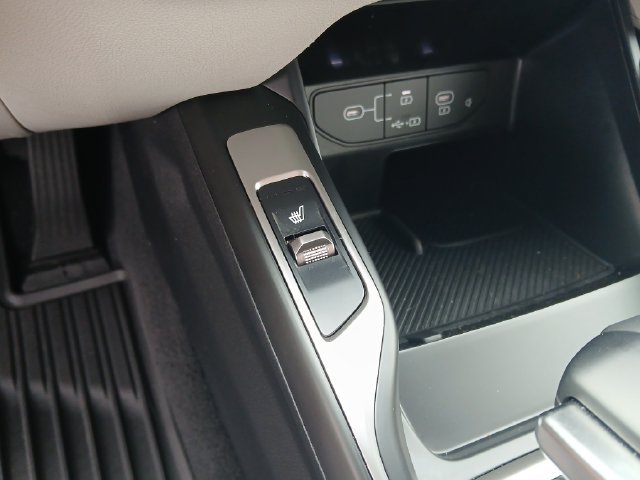 Used 2024 Black Kia S image 26