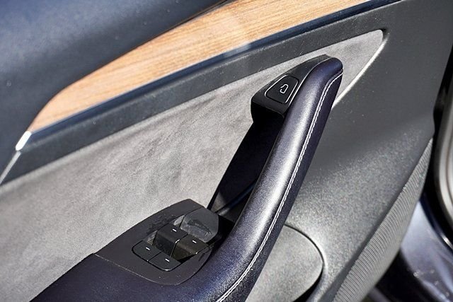 Used 2023  Tesla Base image 23