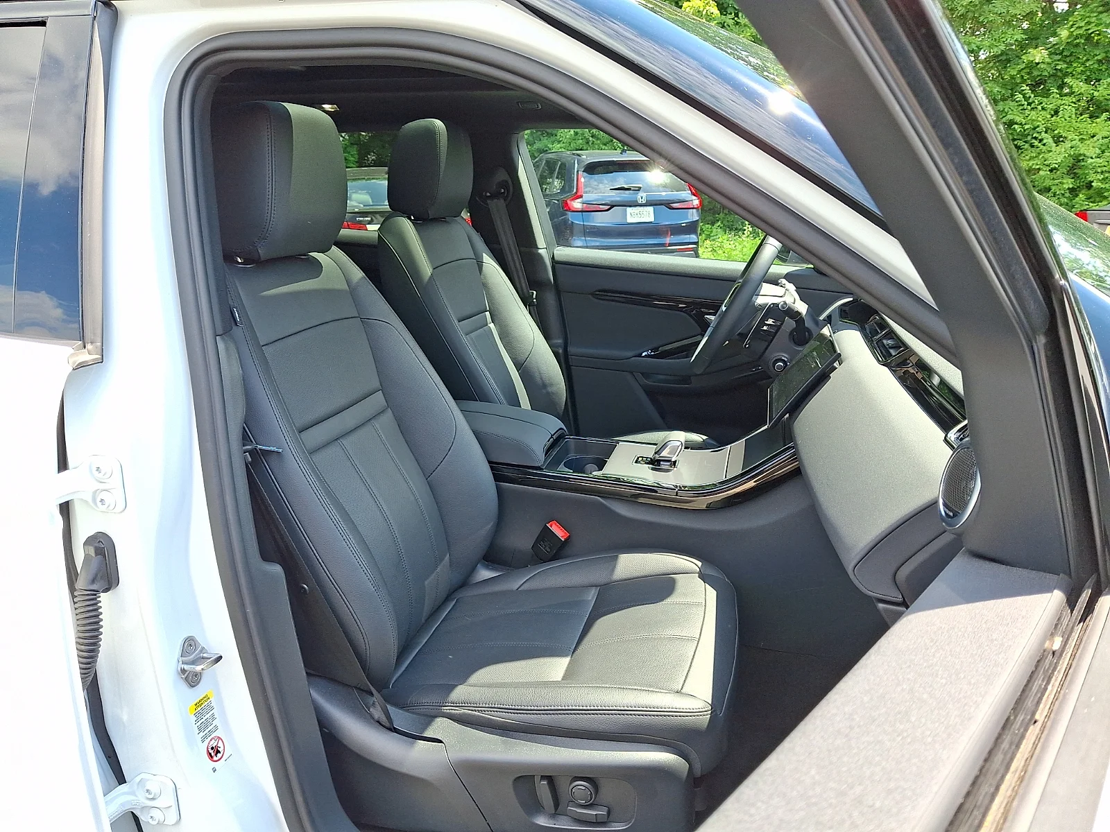 Certified Used 2026 Fuji White Land Rover S image 3