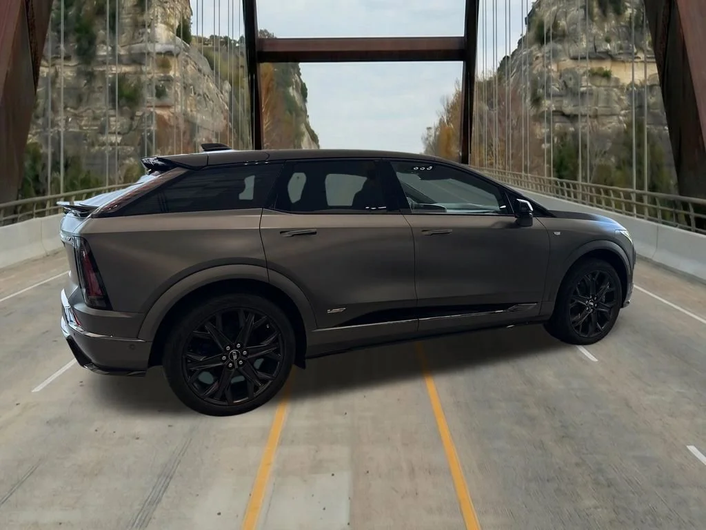 2026 Cadillac OPTIQ V-Series - Photo 7