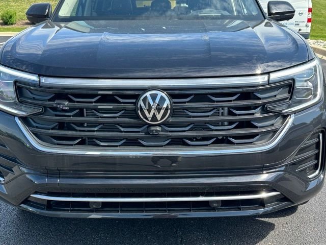 New 2026 Deep Black Pearl Volkswagen 2.0T SEL Premium R-Line image 9