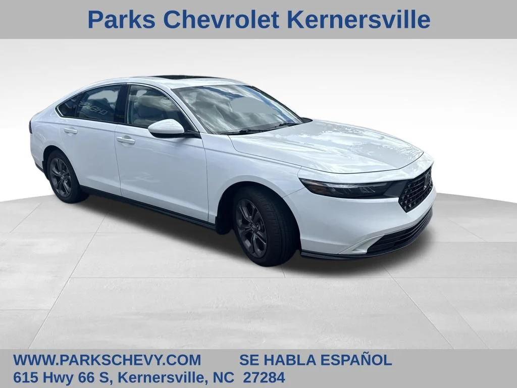 Used 2023 White Honda EX image 1