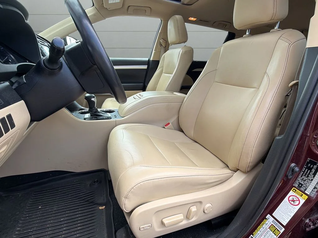 Used 2019 Red Toyota XLE image 10