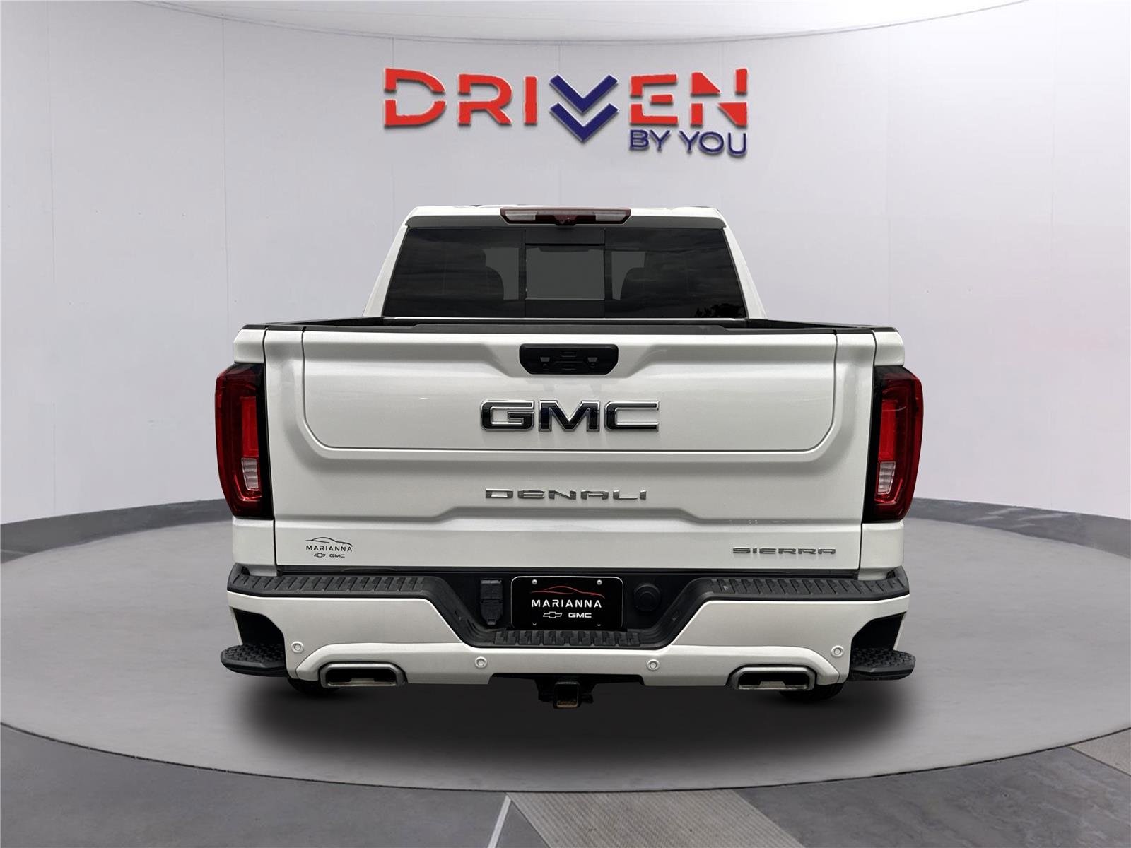 Used 2024 White Frost Tricoat GMC Denali Ultimate image 5