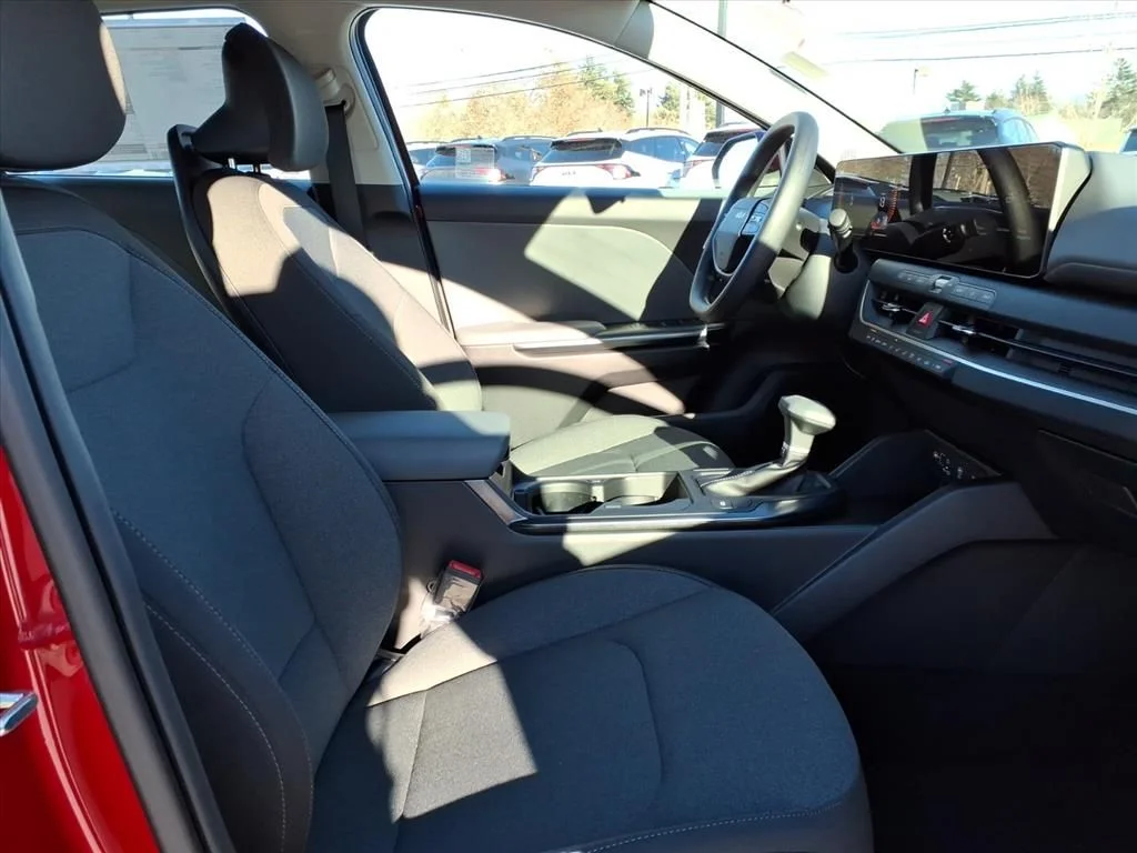 2025 Kia K4 LXS - Photo 7