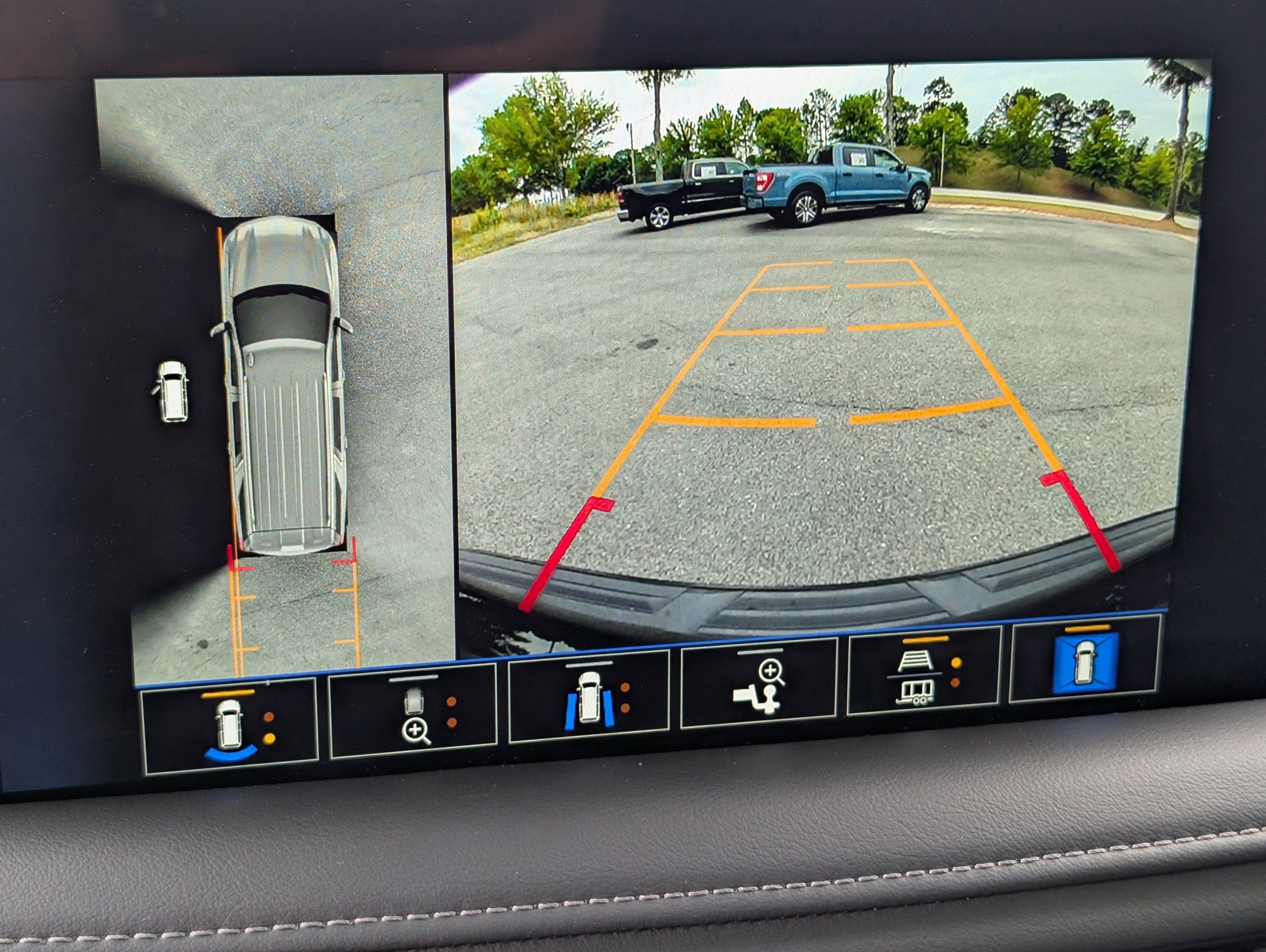 2023 Chevrolet Suburban Z71 - Photo 24