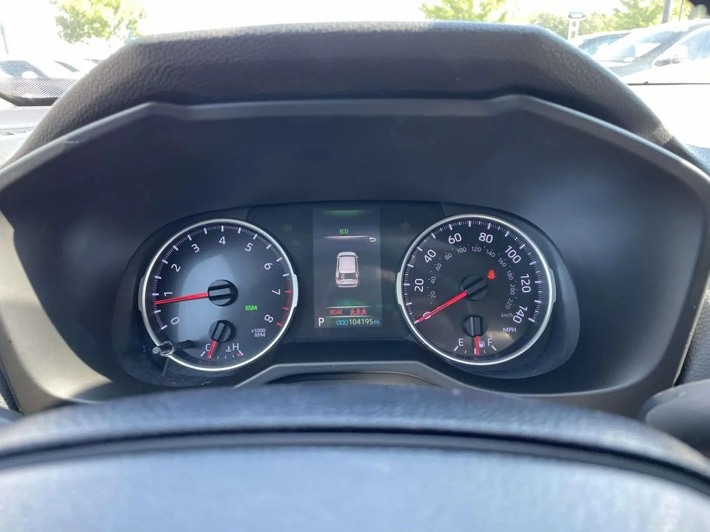 Used 2019  Toyota XLE image 20