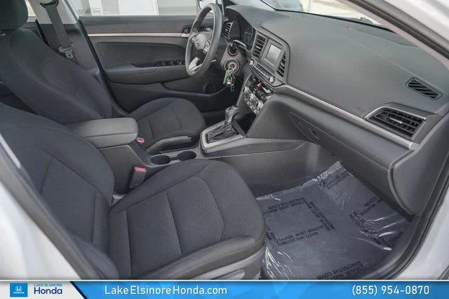 Used 2020 Quartz White Pearl Hyundai SE image 18