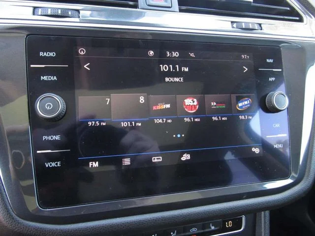 Used 2020 Deep Black Pearl Volkswagen  image 19