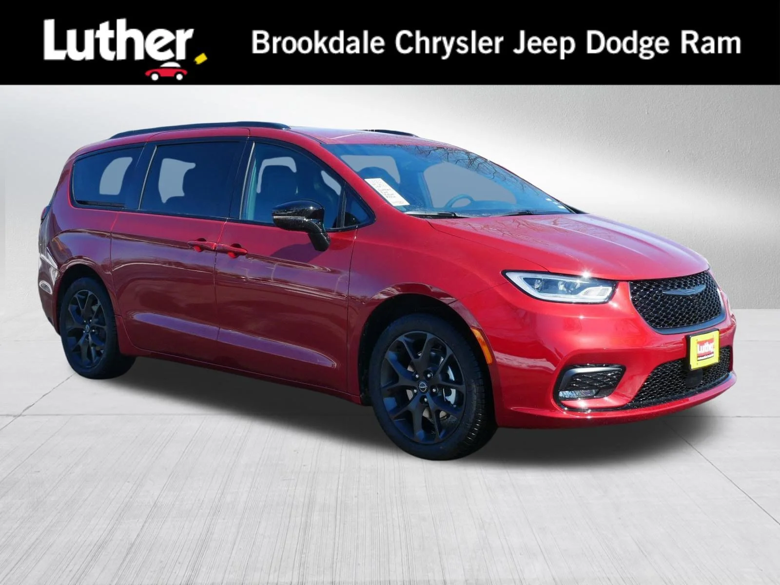 2026 Chrysler Pacifica Select's photo