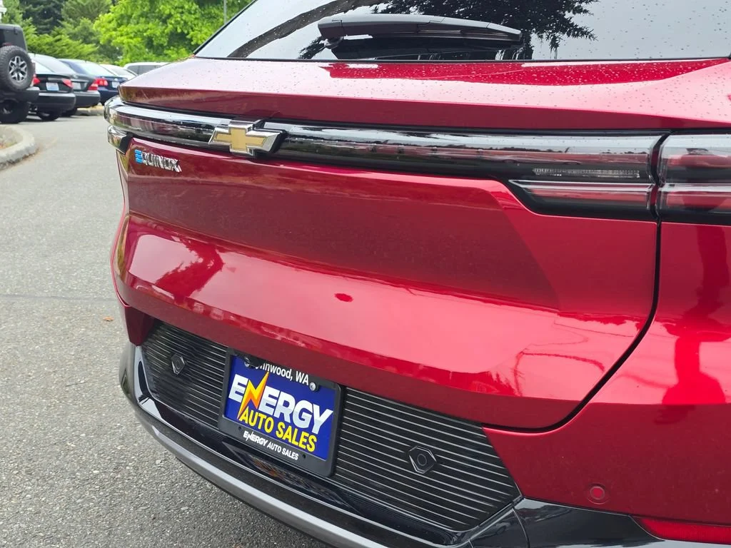 Used 2025 Radiant Red Tintcoat Chevrolet LT image 13