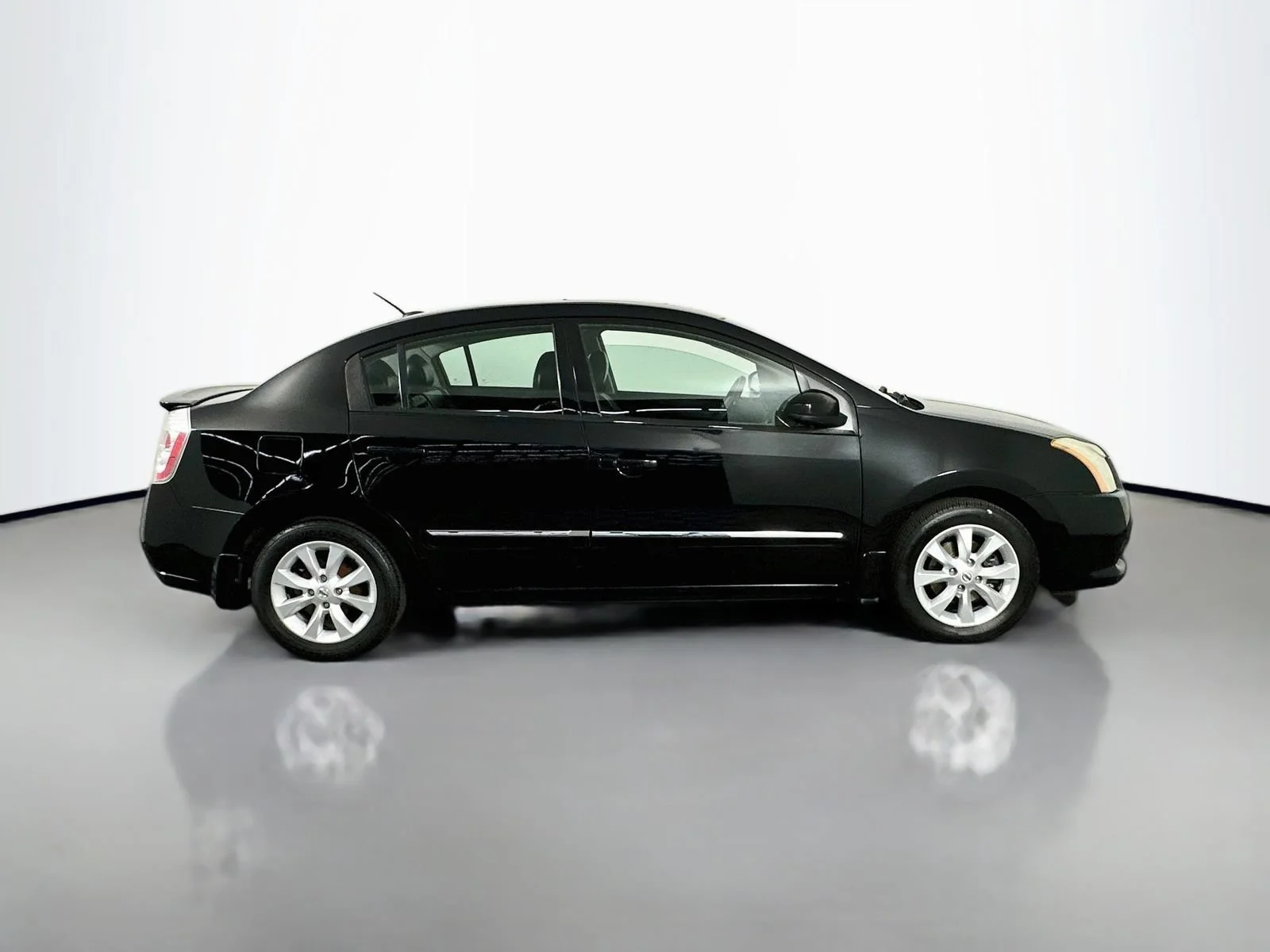 Used 2011 Black Nissan 2.0 SL image 9