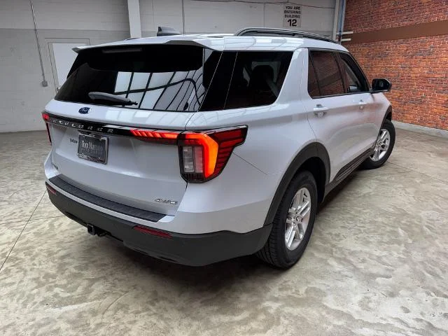 New 2026 Space White Metallic Ford Active image 5