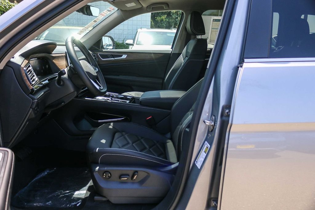 New 2026 Silver Volkswagen 2.0T SE w/Technology image 23