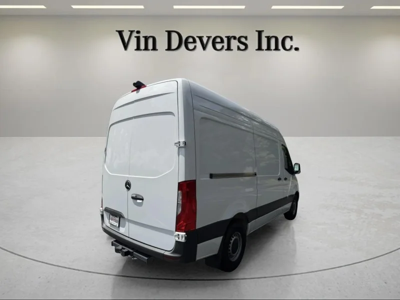 Used 2025 WHITE Mercedes-Benz  image 7