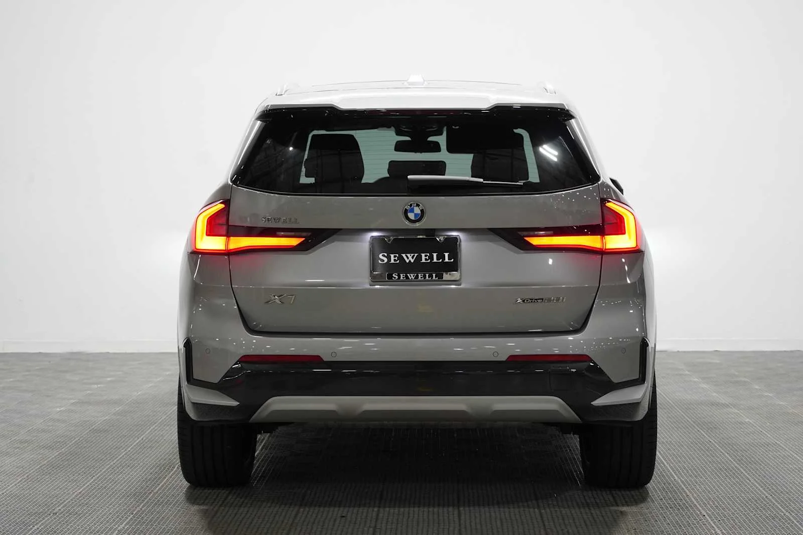 Certified Used 2026 Space Silver Metallic BMW xDrive28i image 5