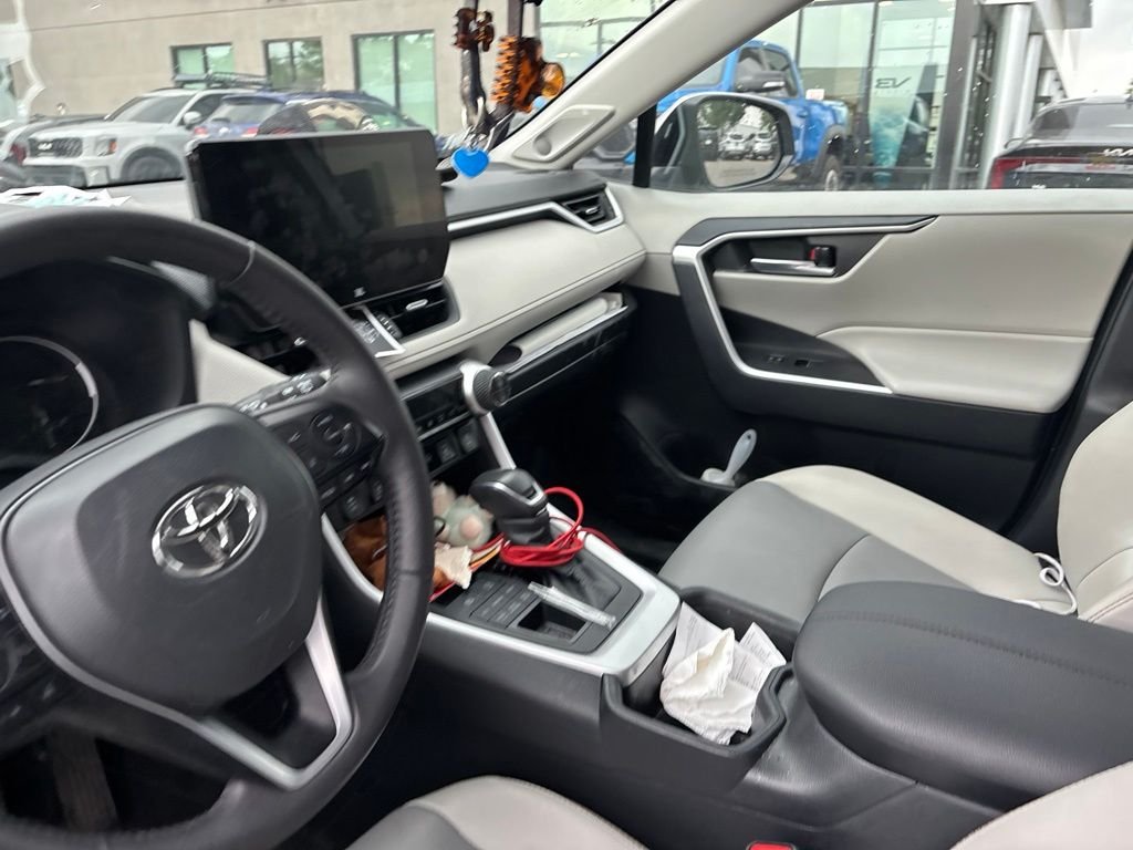 Used 2023 Silver Toyota XLE Premium image 21