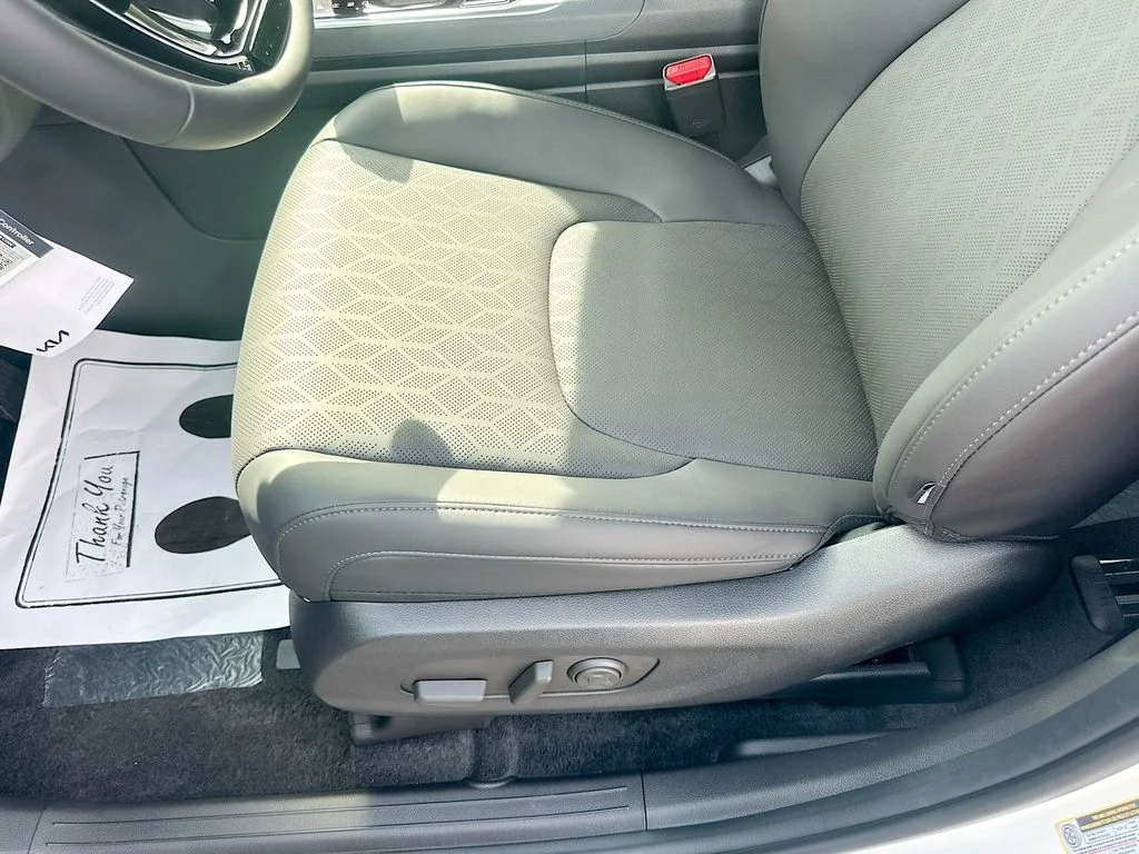 New 2026 Snow White Pearl Kia SX image 19