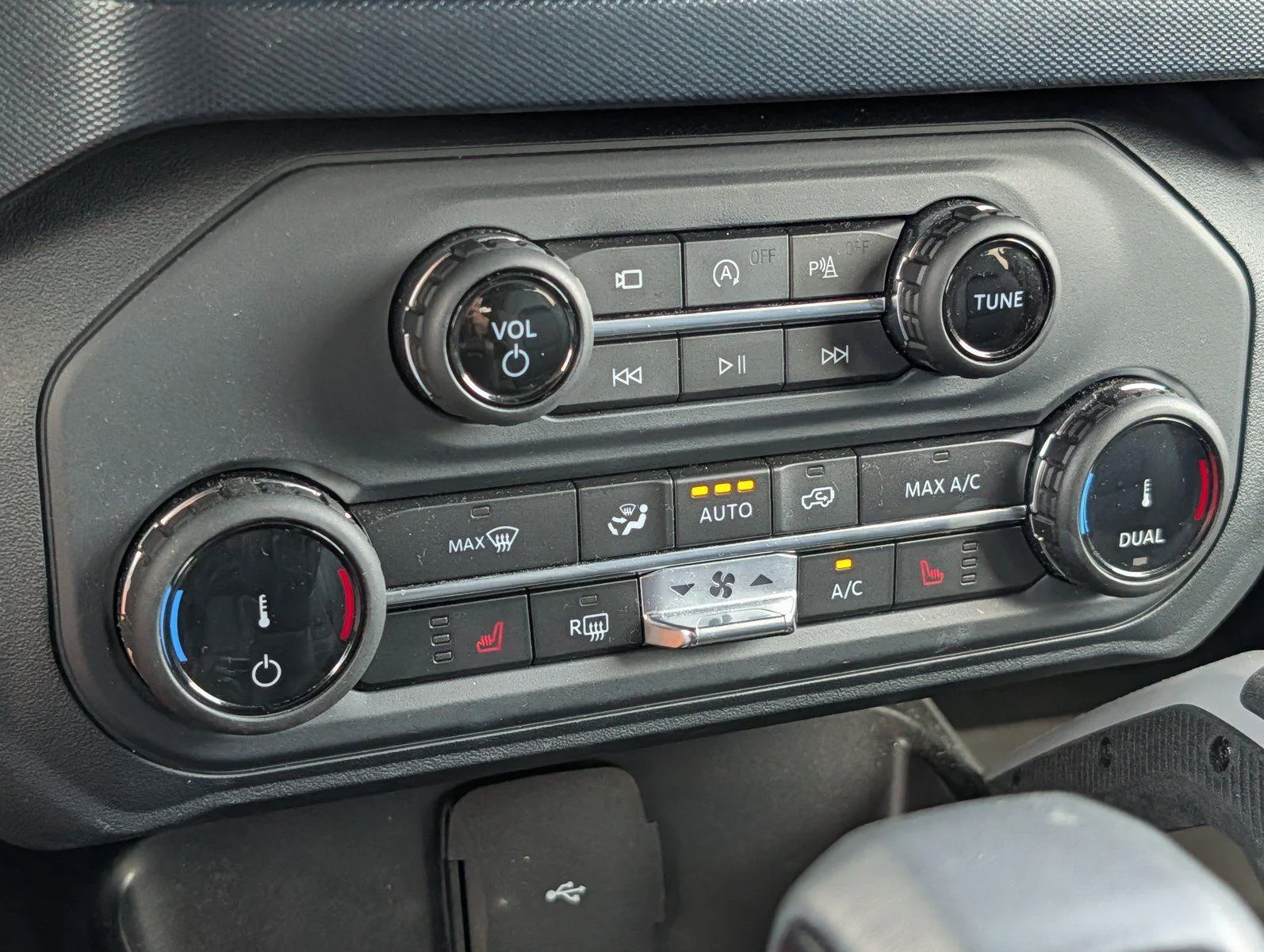 Used 2022 Carbonized Gray Ford Outer Banks image 14