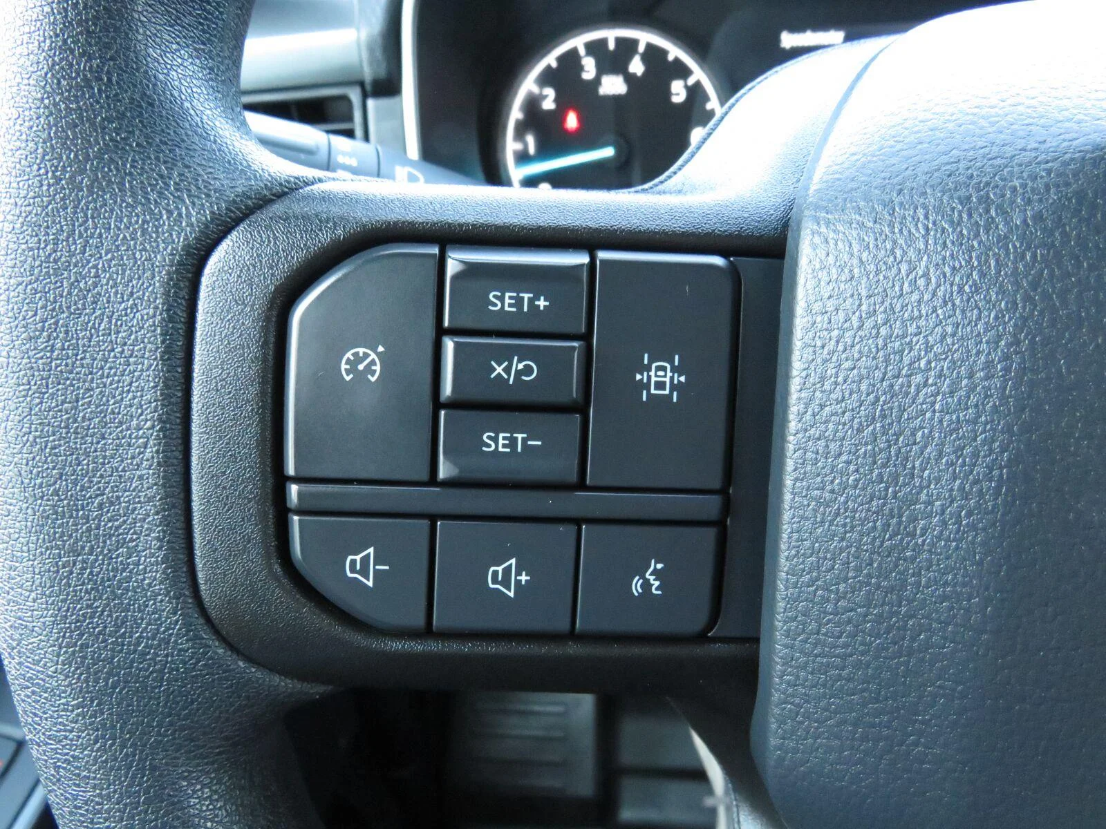 Used 2023  Ford XL image 34