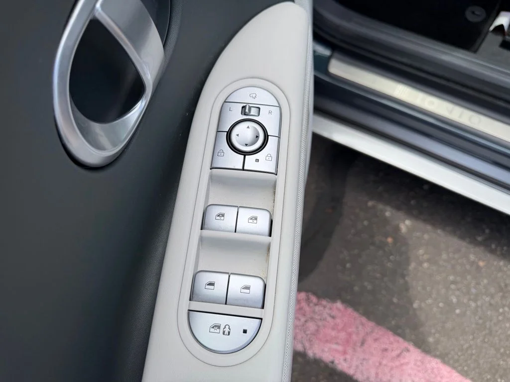 Used 2024 Digital Teal Hyundai Limited image 12