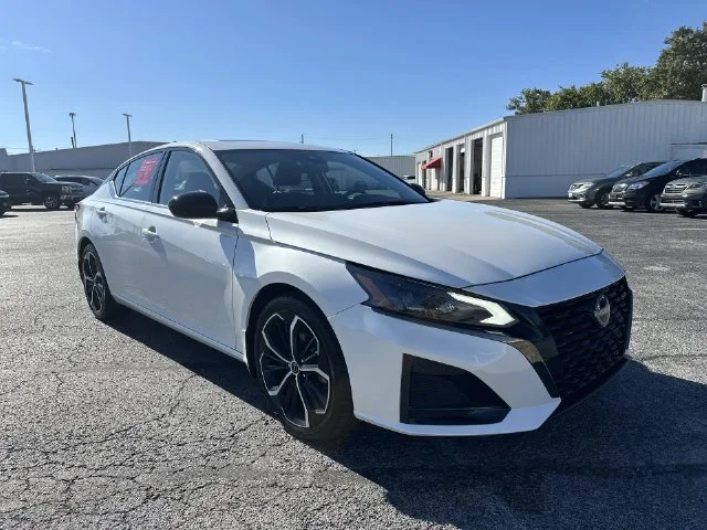 Used 2023 White Nissan 2.5 SR image 18