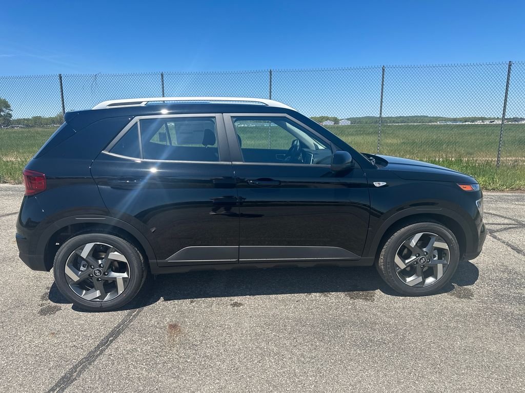 New 2026 Black Hyundai SEL image 4