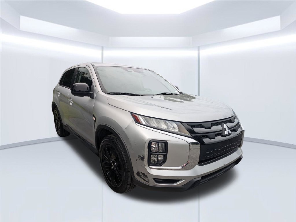 Used 2023 Silver Mitsubishi 2.0 ES image 3