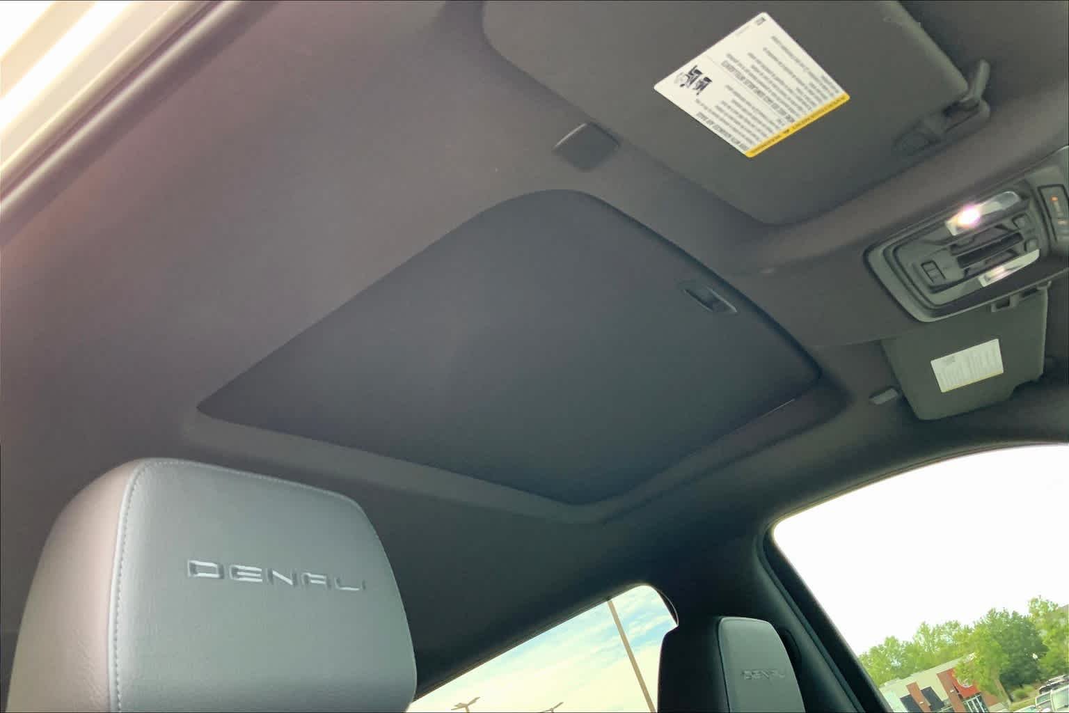 Used 2019 White Frost Tricoat GMC Denali image 14