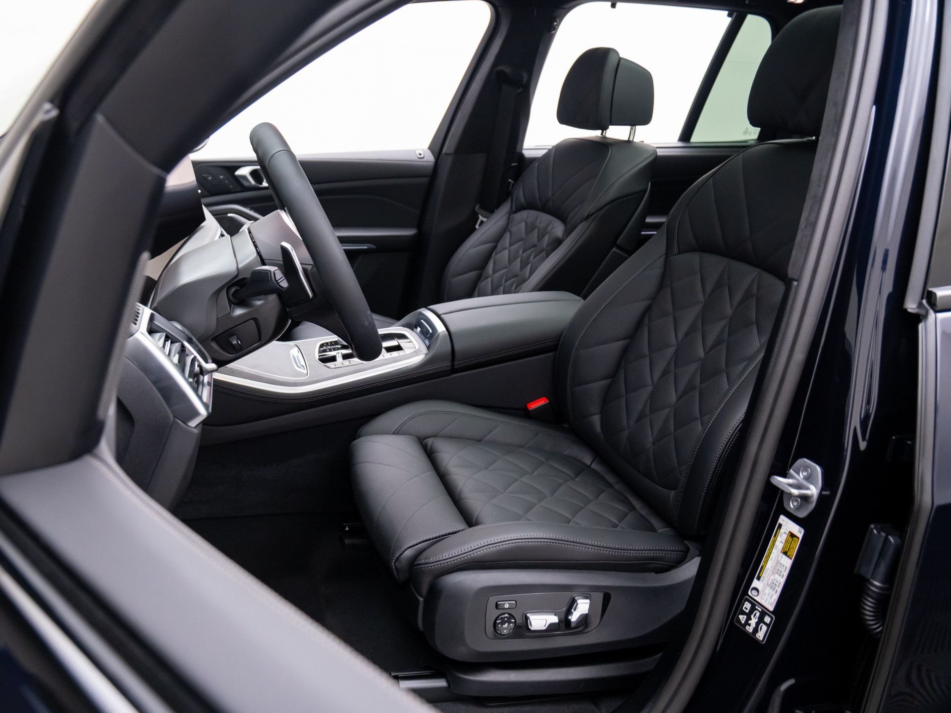 New 2026 Carbon Black Metallic BMW xDrive40i image 15