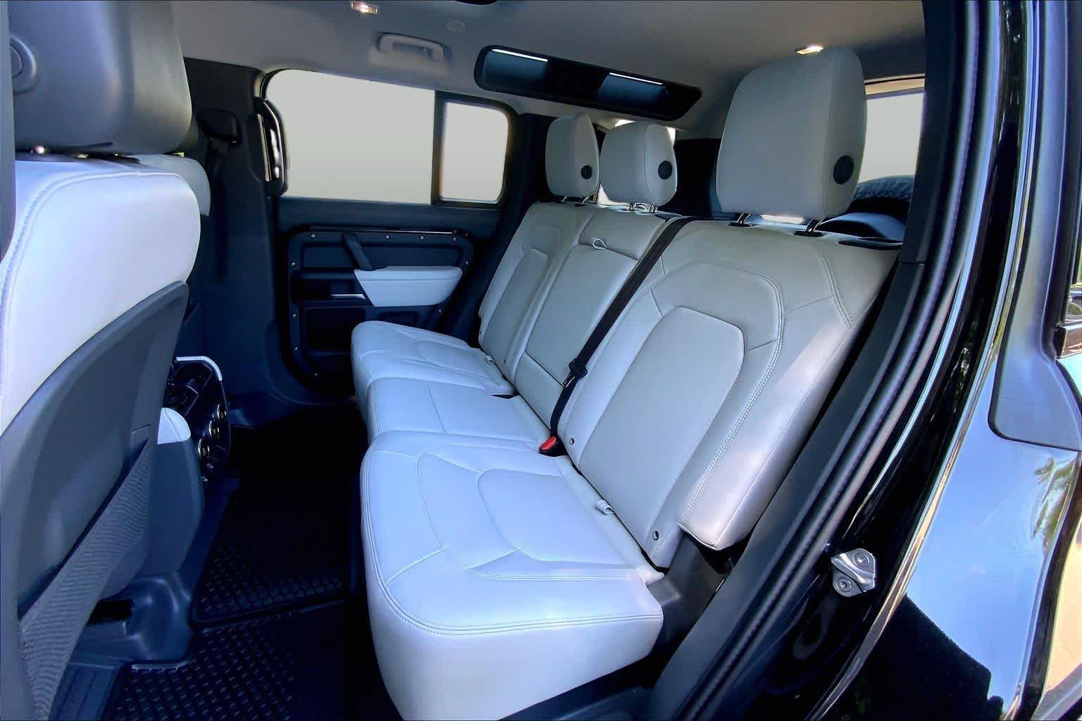Used 2025 Santorini Black Metallic Land Rover S image 19