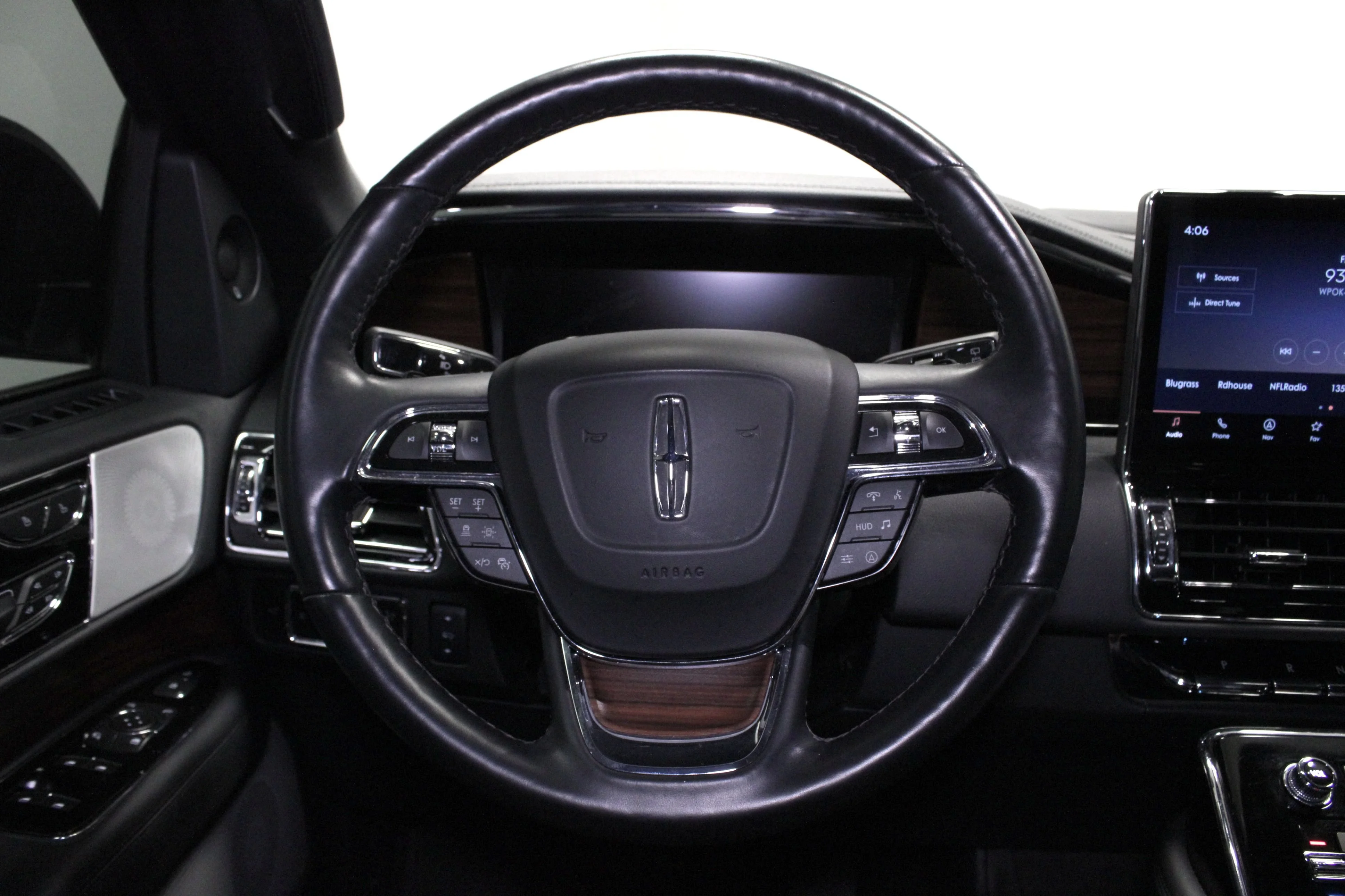 Used 2024 Black Metallic Lincoln Reserve image 24