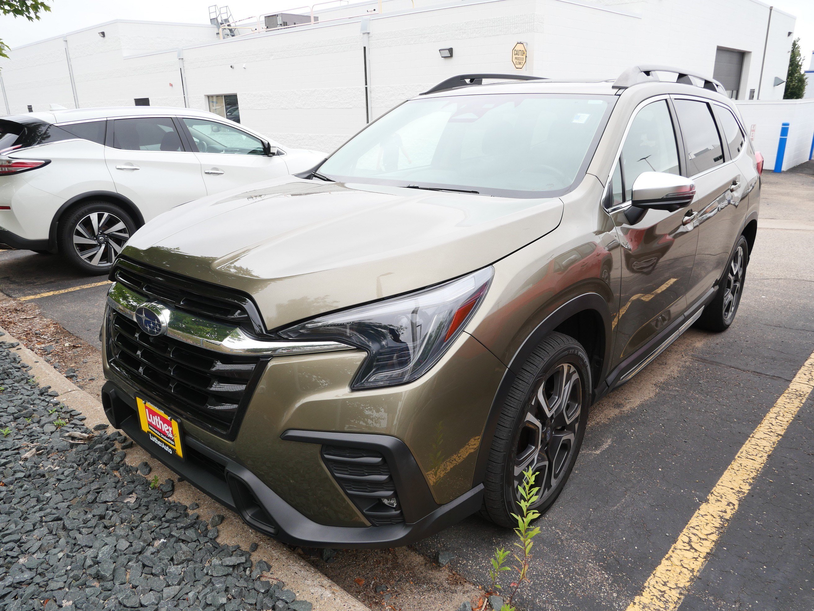Used 2023 Autumn Green Metallic Subaru Limited image 8
