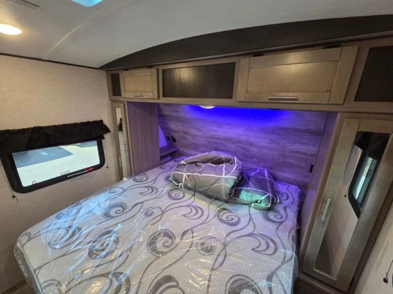 Used 2022 White CROSSROADS 299QB image 12