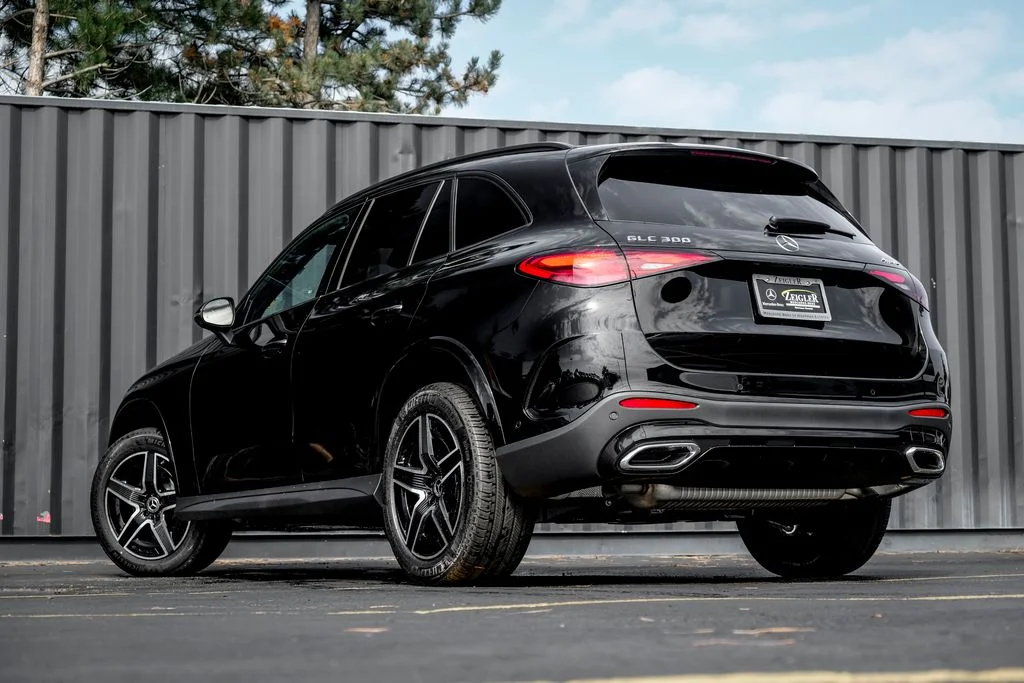 New 2027 Black Mercedes-Benz GLC 300 image 2