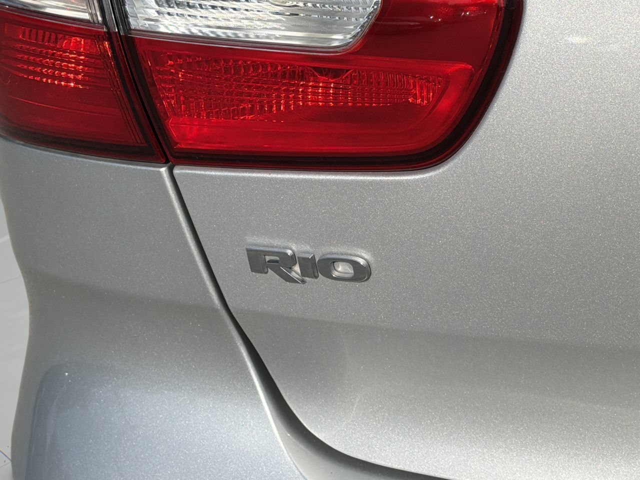 Used 2016 Bright Silver Metallic Kia LX image 9