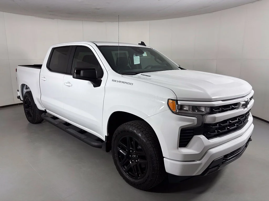 New 2026 Summit White Chevrolet RST image 2