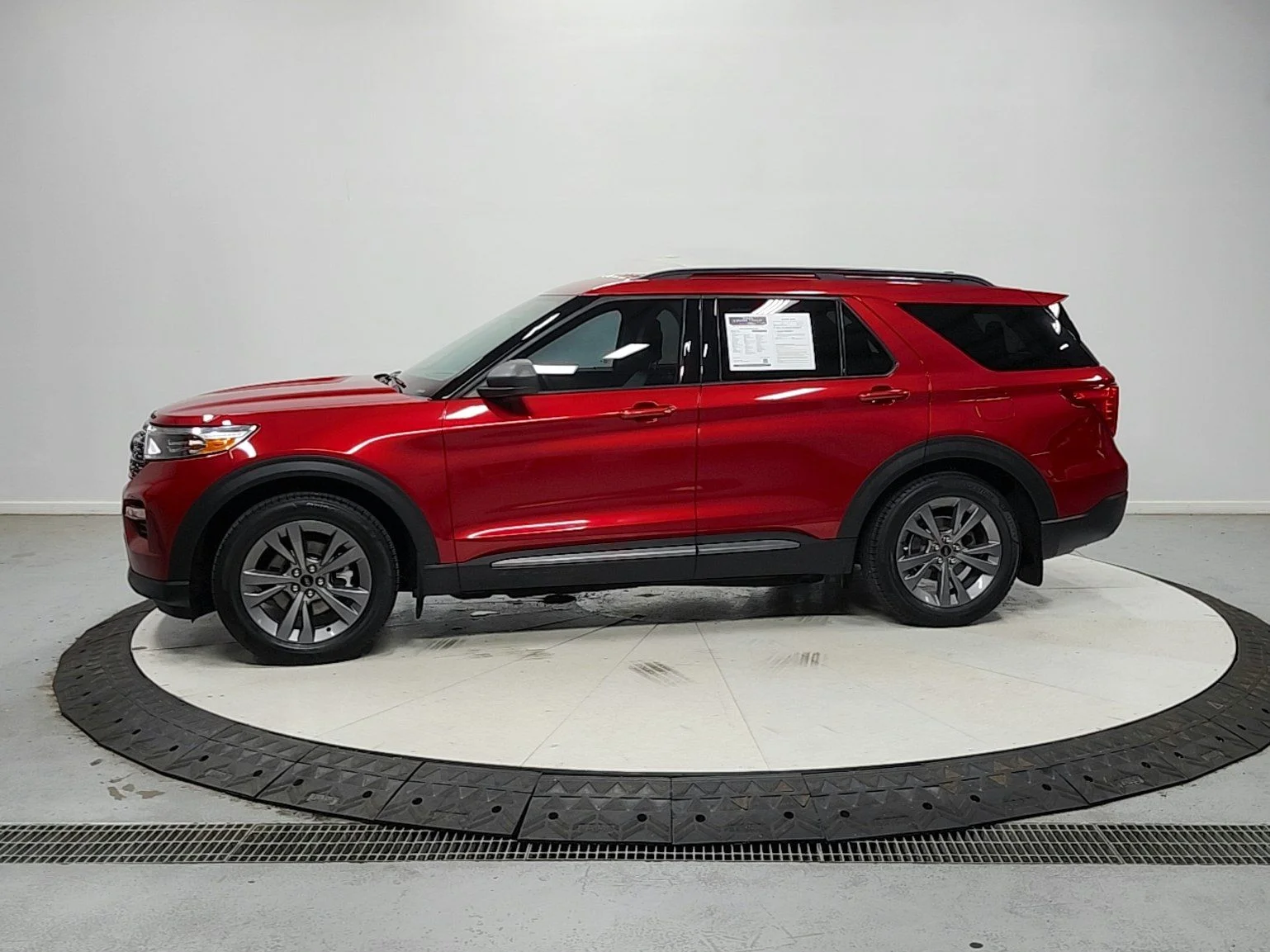 Used 2021 Red Ford XLT image 6