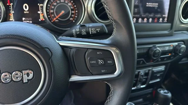 Used 2018 Silver Jeep Sahara 4x4 image 23
