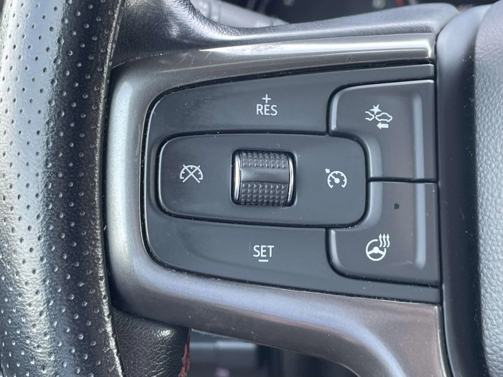 2021 Chevrolet Suburban RST - Photo 30