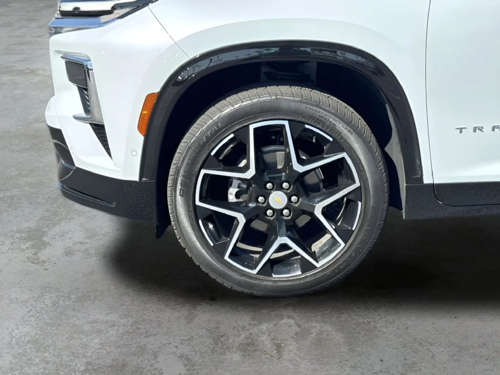 Used 2026 Polar White Tricoat Chevrolet High Country image 34