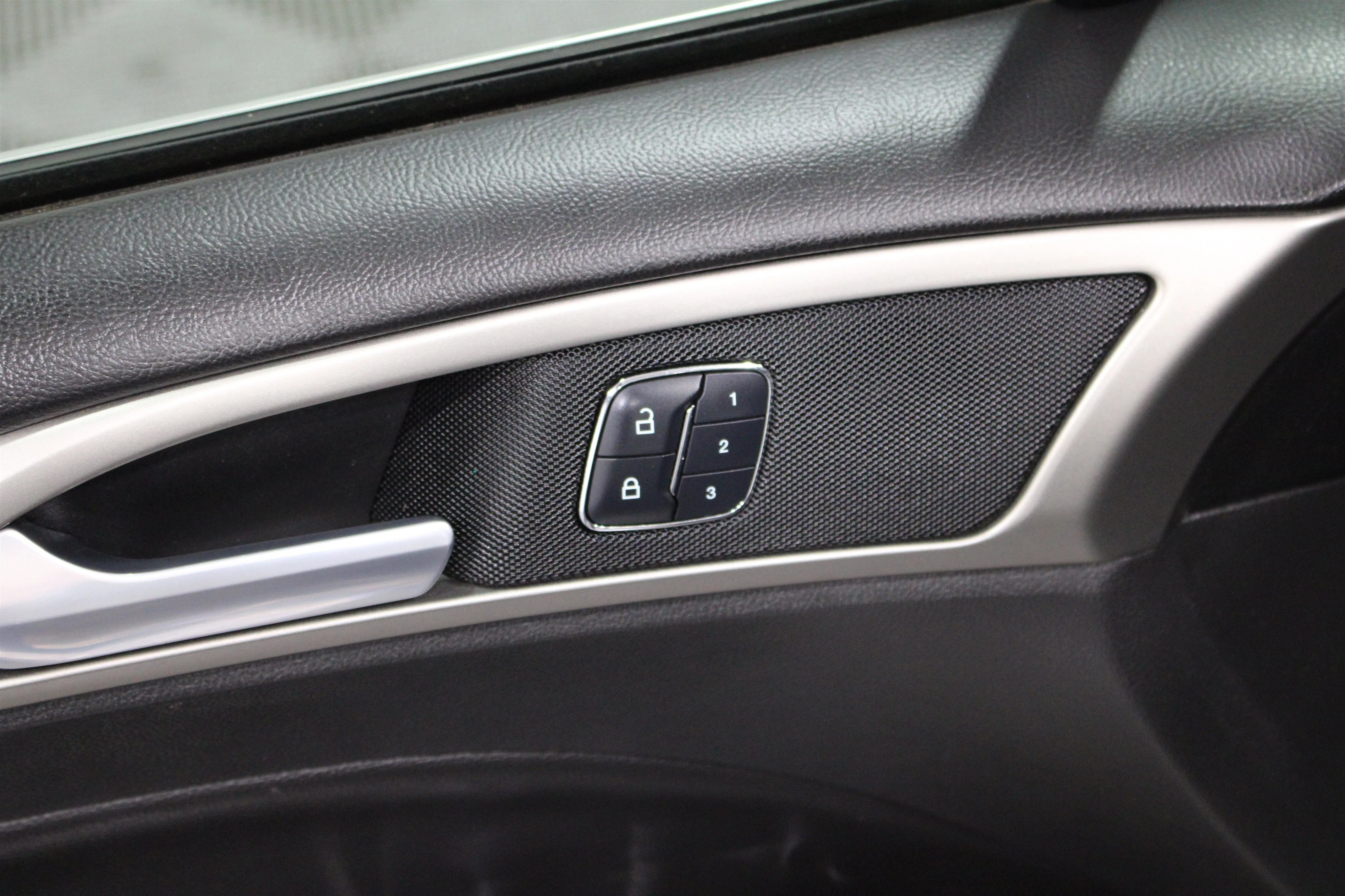 2016 Ford Fusion SE - Photo 7