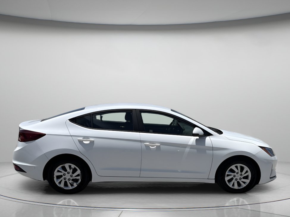 Used 2020 Quartz White Pearl Hyundai SE image 2
