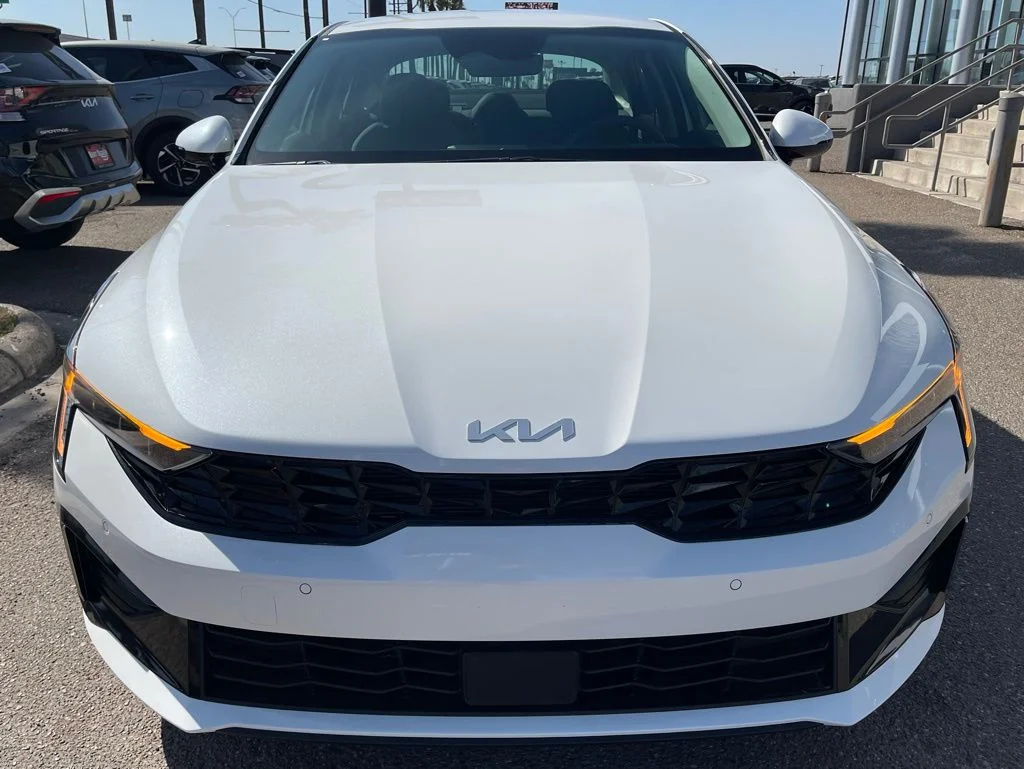 New 2026 White Kia LXS image 2
