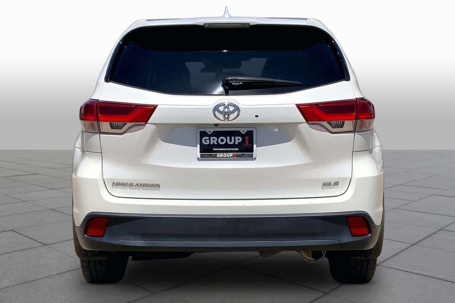Used 2019 Blizzard Pearl Toyota XLE image 5