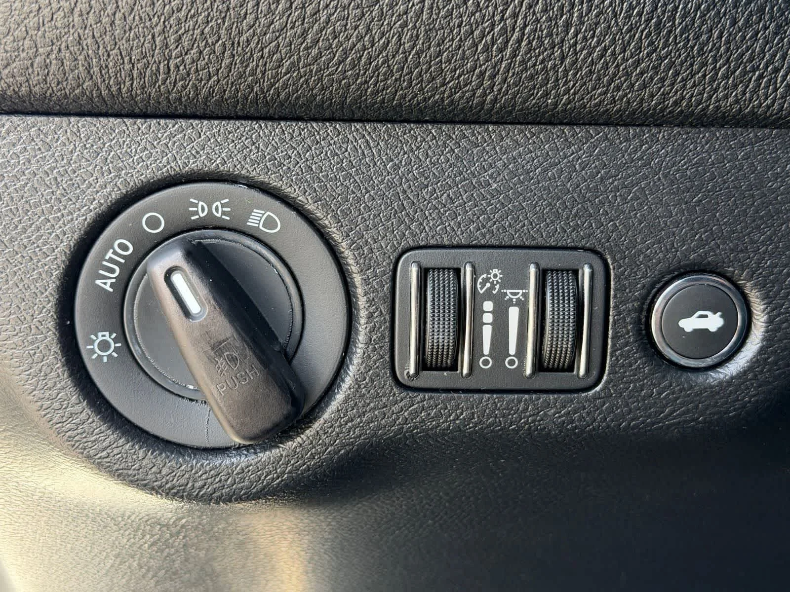 2019 Dodge Challenger SXT - Photo 14