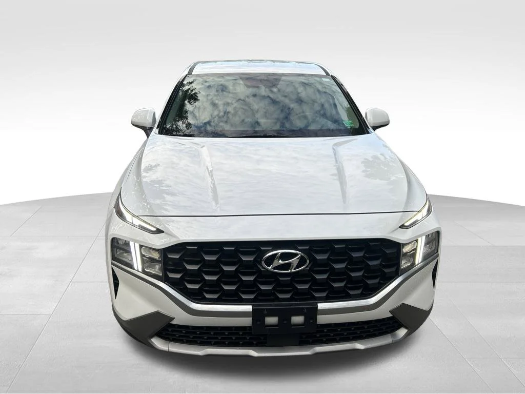 Used 2023 White Hyundai SE image 9