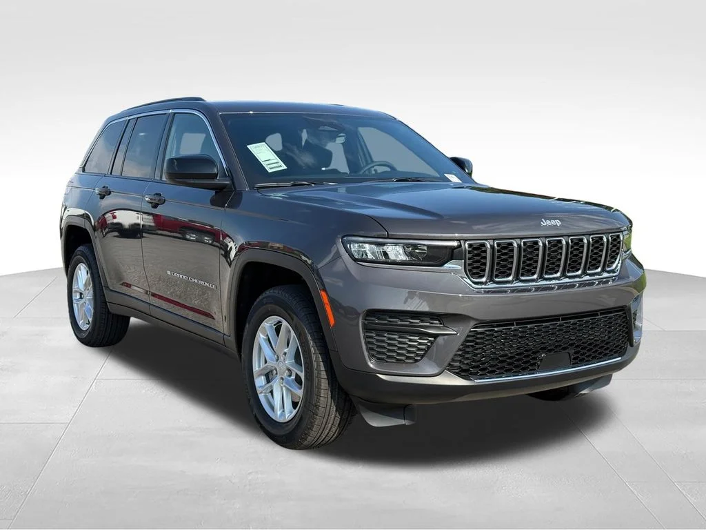 New 2026 Baltic Gray Metallic Clear-Coat Exterior Paint Jeep Laredo image 30