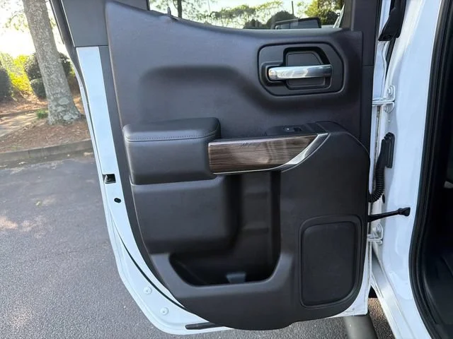 Used 2019 SUMMIT WHITE Chevrolet RST image 21