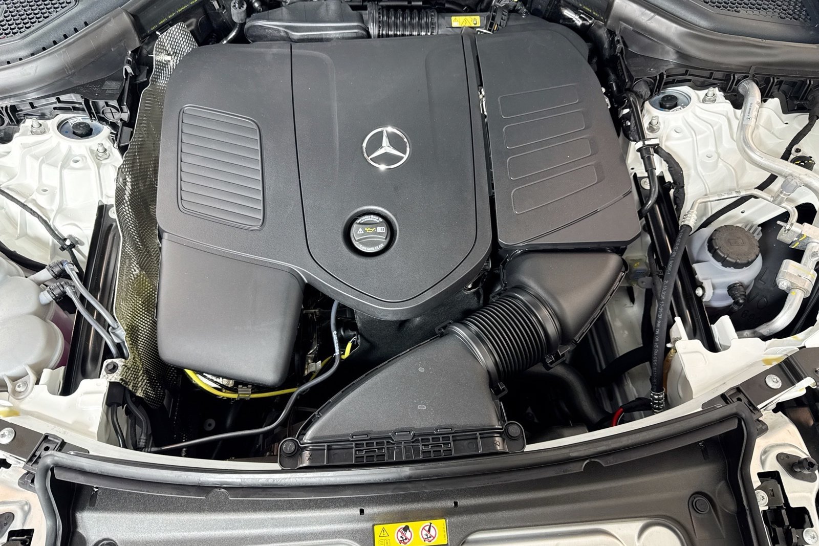New 2026 Polar White Mercedes-Benz GLC 300 image 28